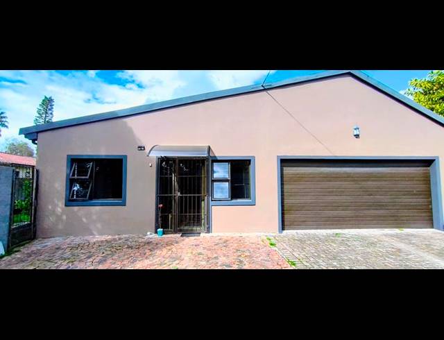 5 BEDROOM HOUSE FOR SALE IN GEORGE EAST